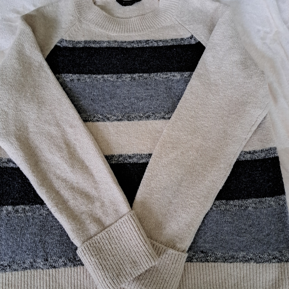 Sweater - Picture 4 of 5